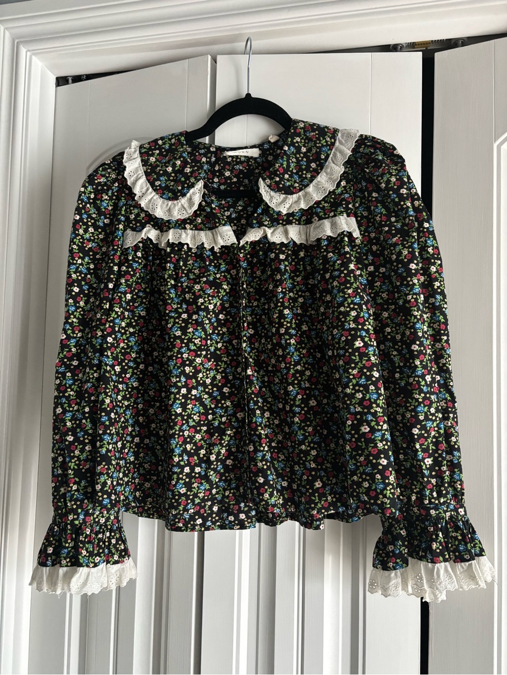 Doen Black Floral Lace-Trim Blouse